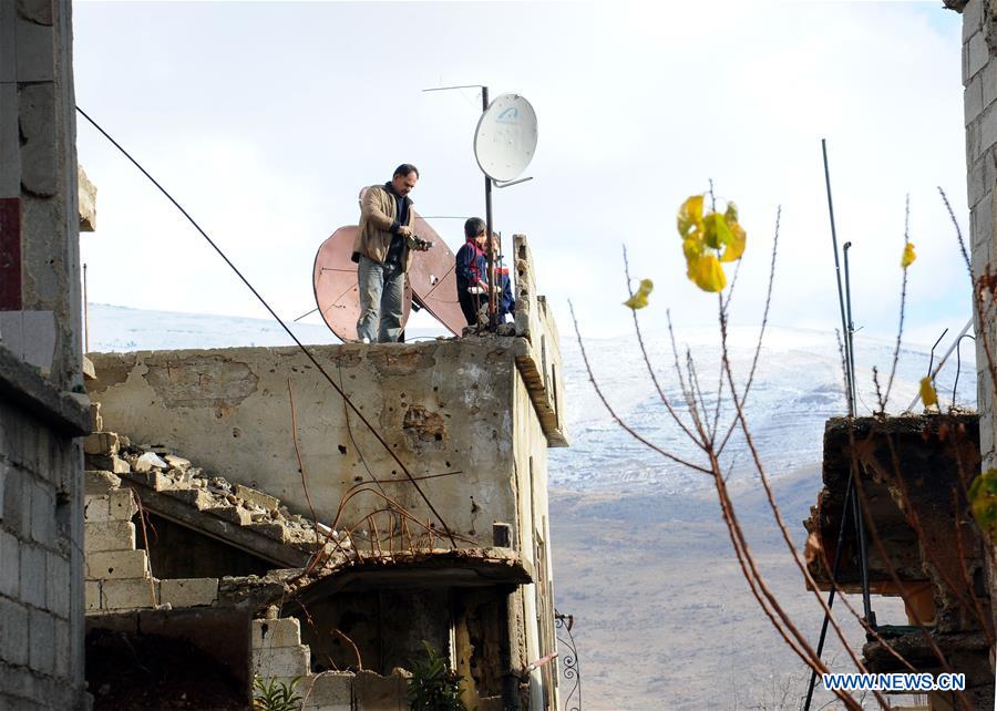 SYRIA-ZABADANI-WAR-RAVAGED CITY-FAMILIES-RETURNING