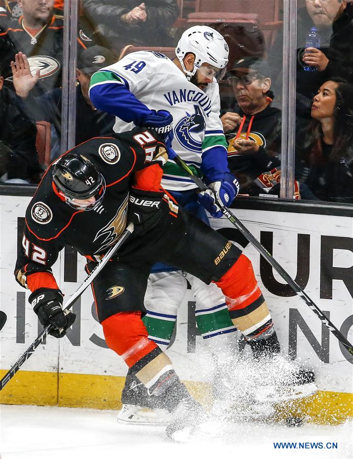 (SP)U.S.-ANAHEIM-NHL-DUCKS-CANUCKS