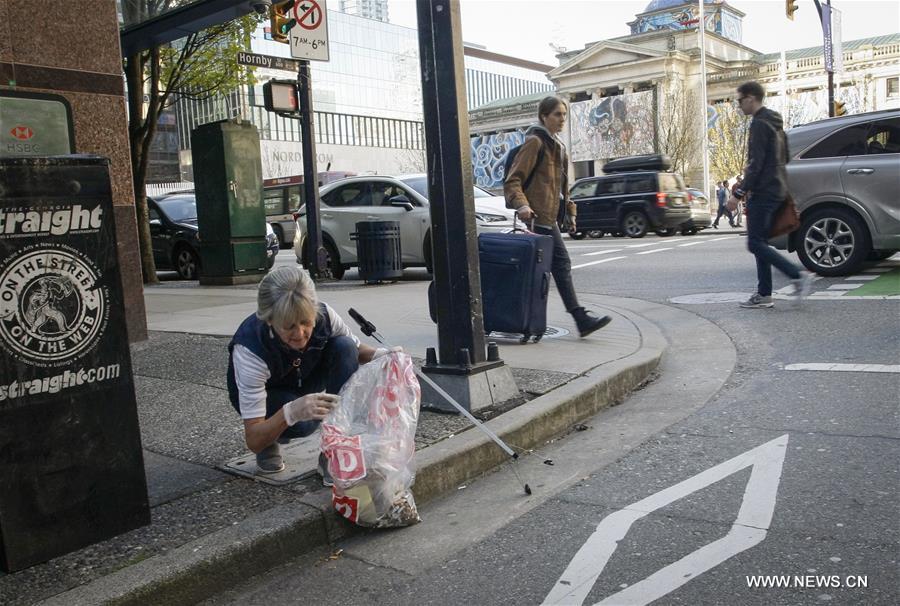 CANADA-VANCOUVER-NEIGHBOURHOOD CLEANUP PARTY