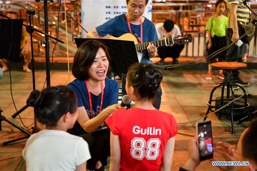 CHINA-CHENGDU-STREET BAND (CN)