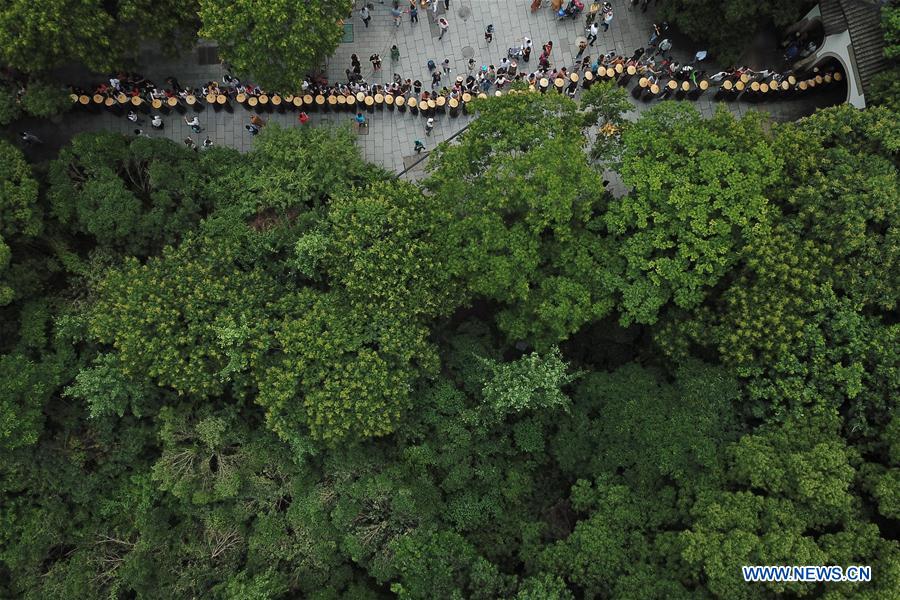 CHINA-HANGZHOU-MONKS-CHARITY (CN)