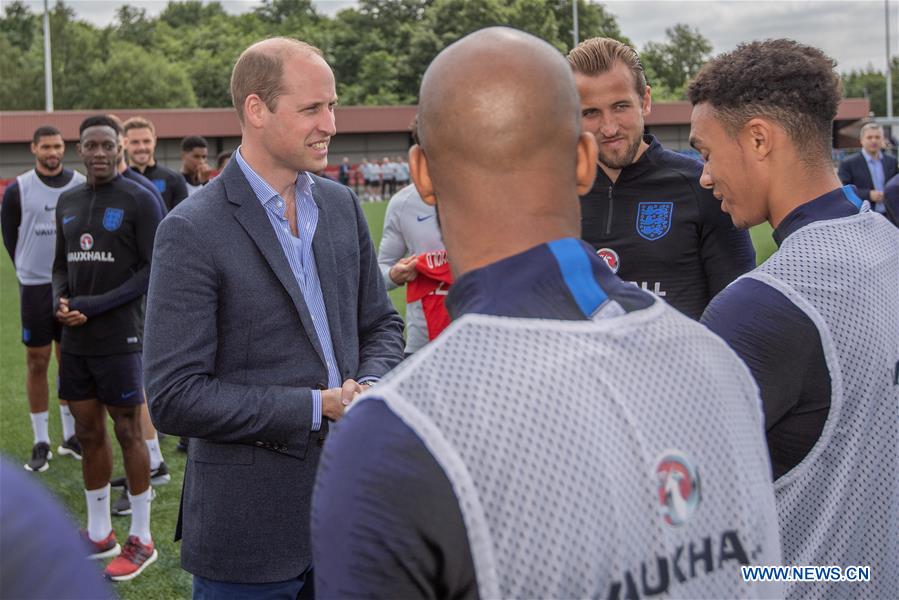 (SP)BRITAIN-LEEDS-FOOTBALL-DUKE OF CAMBRIDGE-ENGLAND SQUAD