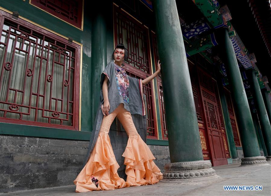 CHINA-BEIJING-PRINCE KUNG'S MANSION-FASHION SHOW (CN)