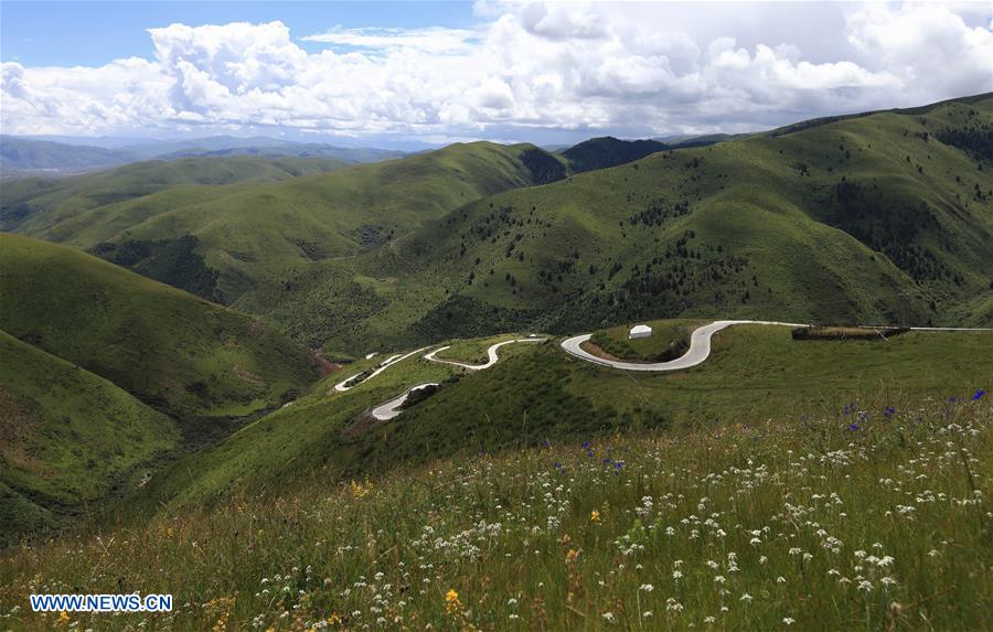 CHINA-SICHUAN-RANGTANG-MOUNTAIN-HIGHWAY (CN)