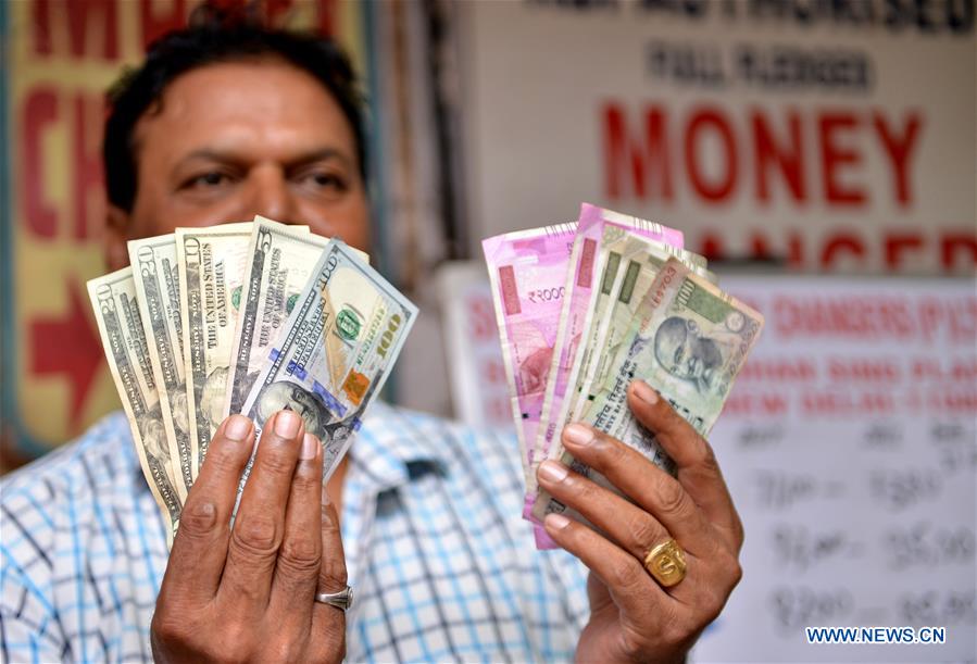 INDIA-NEW DELHI-RUPEE-DECLINE