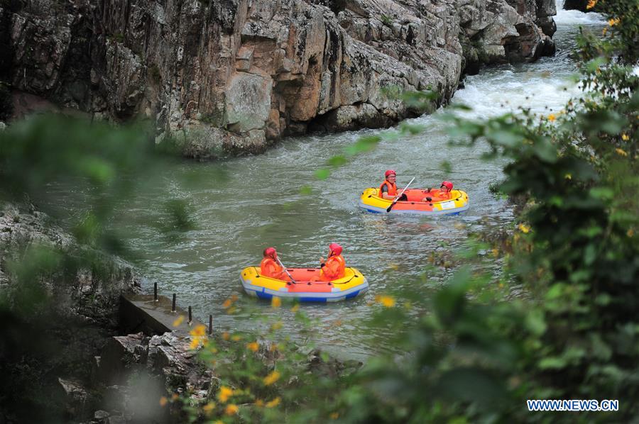 #CHINA-HAINAN-RAFTING-TOURISM (CN)