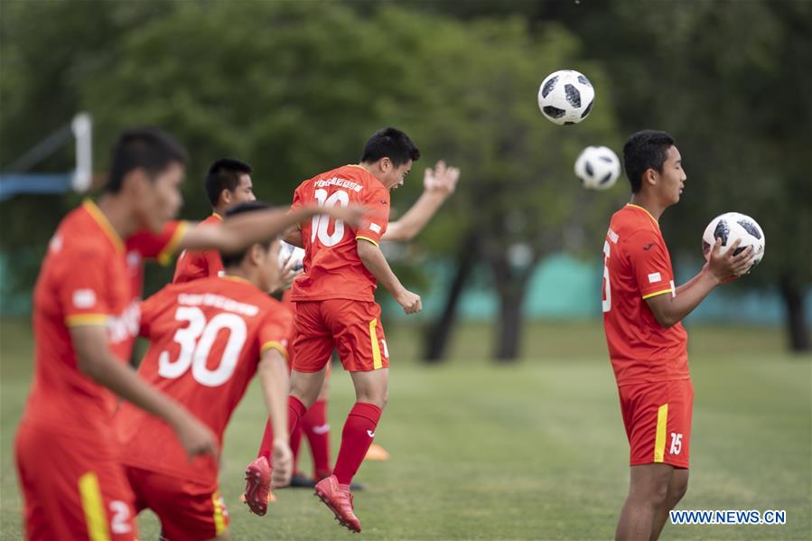 ARGENTINA-BUENOS AIRES-CHINESE FOOTBALL PLAYERS-TEENAGERS-TRAINING