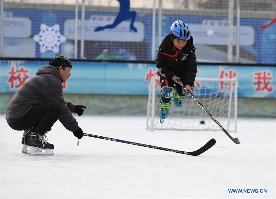 (SP)CHINA-BEIJING-YANQING-PRIMARY SCHOOL STUDENTS-SKATING(CN)