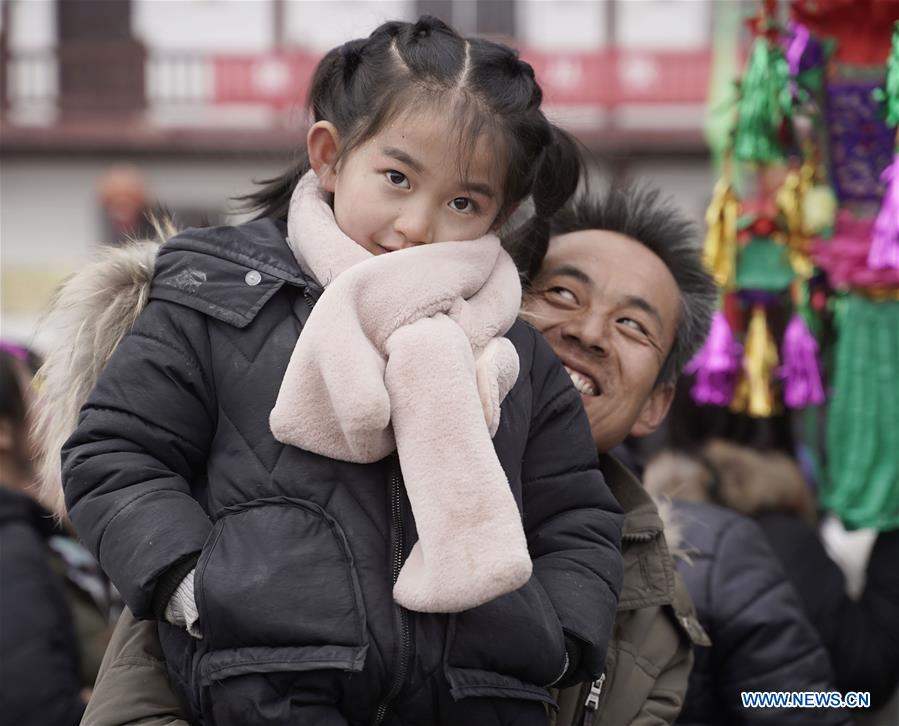 CHINA-GANSU-LONGNAN-LANTERN FESTIVAL-SHEHUO (CN)