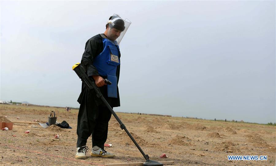 AFGHANISTAN-KANDAHAR-DE-MINER