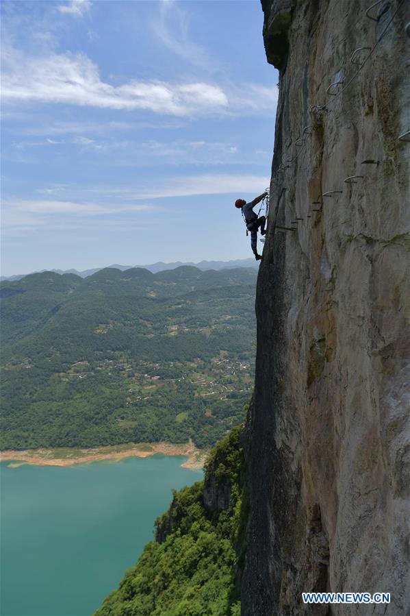 XINHUA PHOTOS OF THE DAY