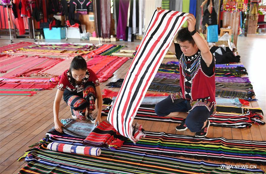 CHINA-YUNNAN-WA ETHNIC GROUP-WEAVING EXPERIENCE WORKSHOP (CN)