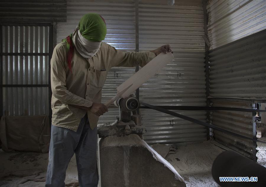 KASHMIR-SRINAGAR-CRICKET BAT INDUSTRY