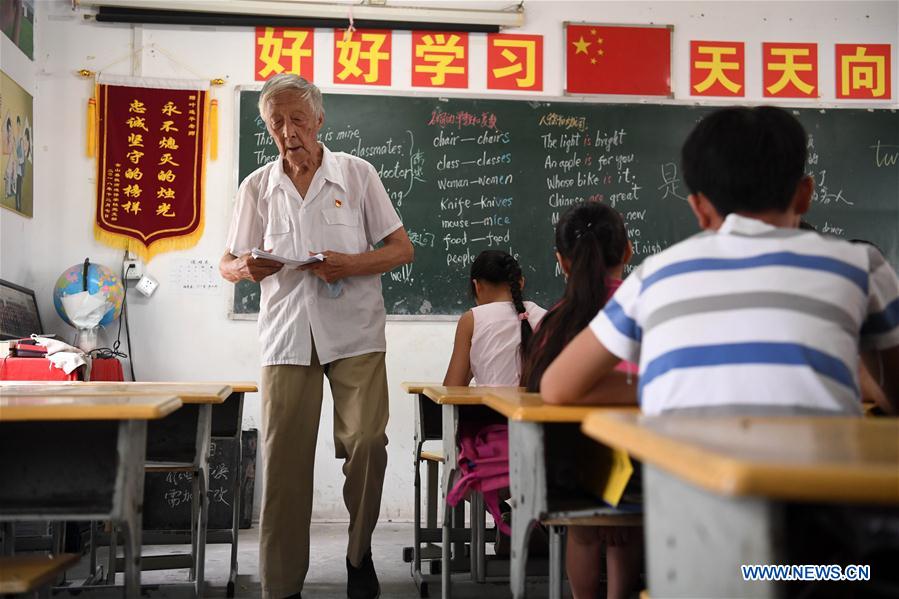 CHINA-ANHUI-HEXIAN COUNTY-ELDER-VOLUNTEER FOR LEFT-BEHIND CHILDREN (CN)