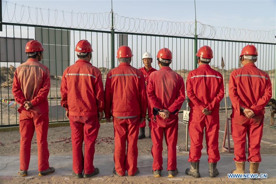 CHINA-XINJIANG-TAKLIMAKAN DESERT-OIL WORKER (CN)