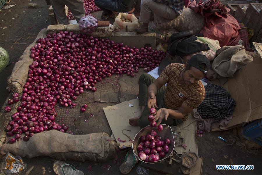 INDIA-NEW DELHI-ONION PRICES-INCREASE