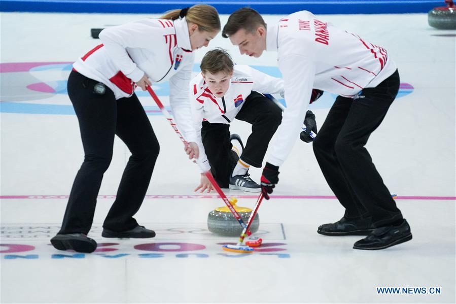 (SP)SWITZERLAND-CHAMPERY-WINTER YOG-MIXED CURLING-CHINA VS DENMARK