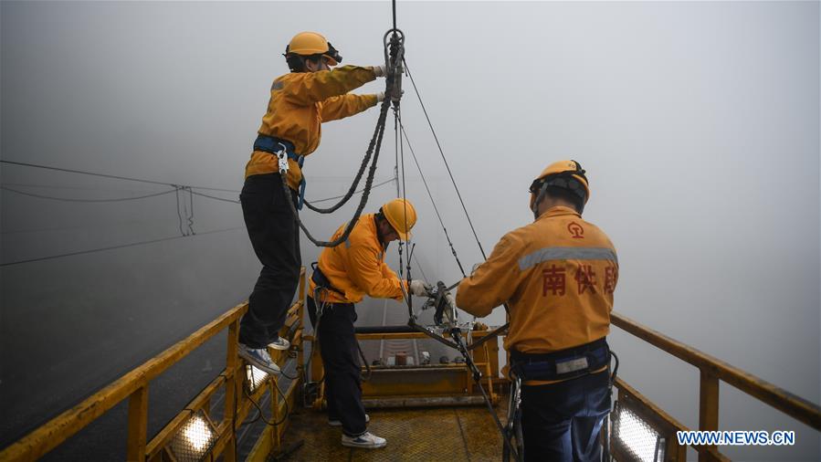 CHINA-GUANGXI-BAISE-TRAVEL RUSH-RAILWAY-OVERHAUL (CN)