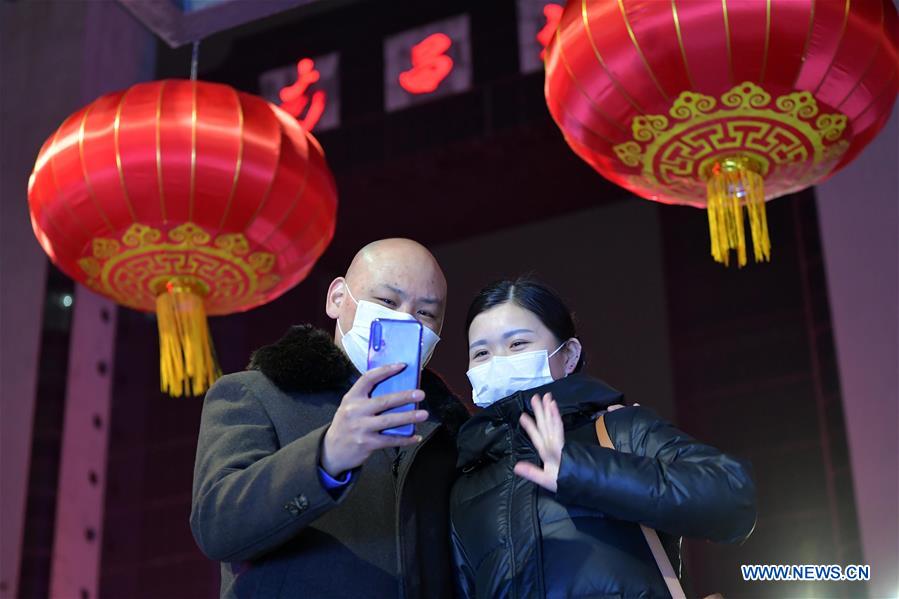 CHINA-JIANGXI-NANCHANG-CORONAVIRUS-RAILWAY STATION-COUPLE (CN)