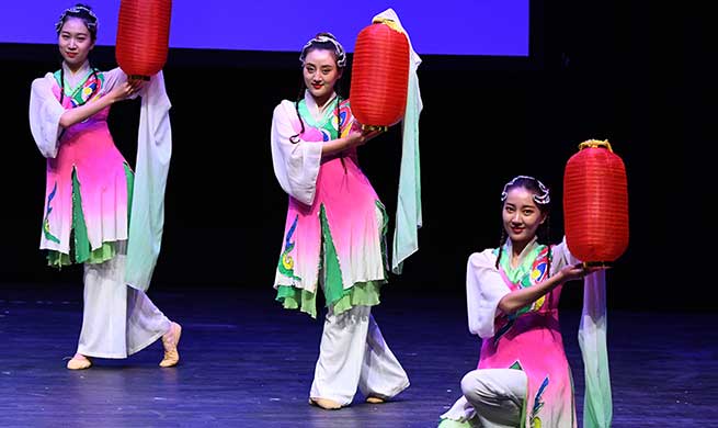 Chinese cultural show staged in Kuwait to celebrate 70th anniversary of PRC founding