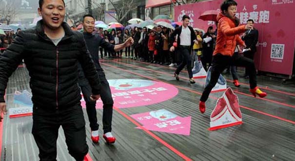 猛男穿高跟鞋赛跑 千姿百态