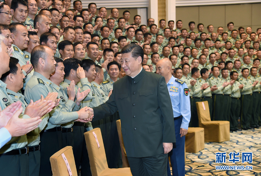 6月22日，正在山西省考察工作的中共中央总书记、国家主席、中央军委主席习近平在太原接见驻晋部队师以上领导干部和建制团单位主官。新华社记者 琚振华 摄