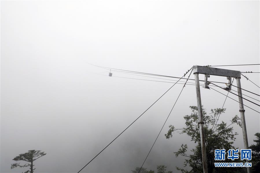 （图文互动）（8）特写：“八一”礼物，飞向云端哨所