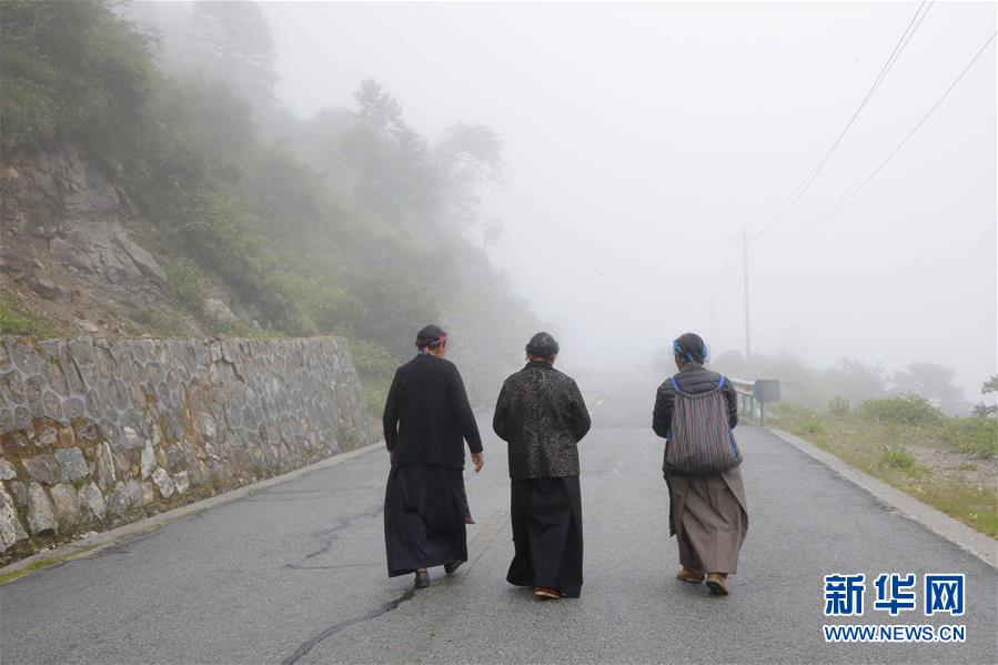 （图文互动）（10）特写：“八一”礼物，飞向云端哨所