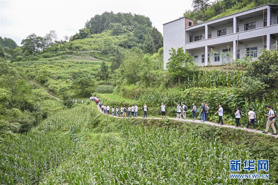 （壮丽70年·奋斗新时代——记者再走长征路·图文互动）（3）记者手记：长征是一步一步走出来的