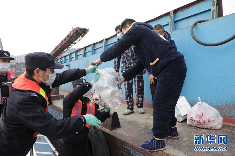 （聚焦疫情防控·图文互动）（1）长江入湖北第一关的“疫”线守门员