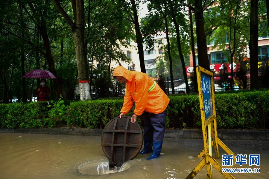 （社会）（3）青海西宁：强降水引发城市积水