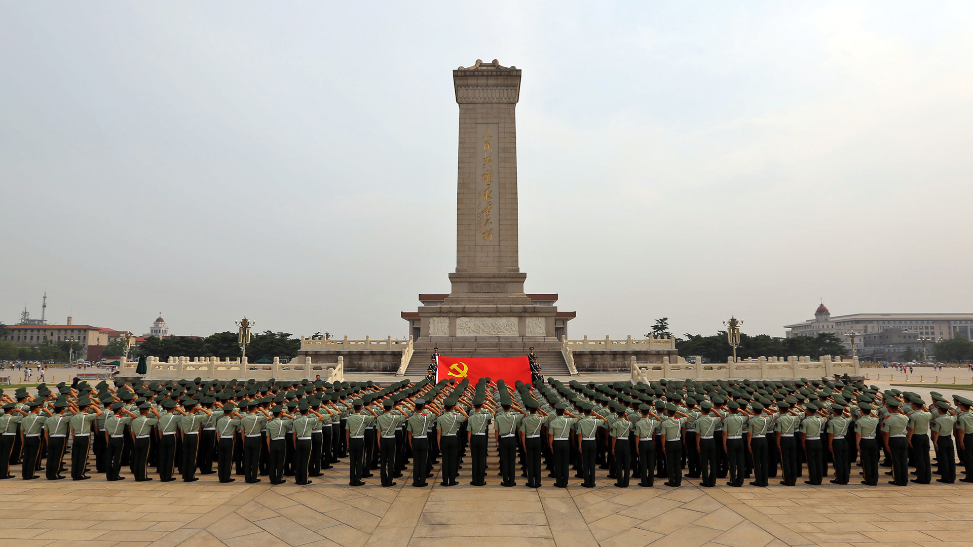 武警天安门支队官兵重温入党誓词