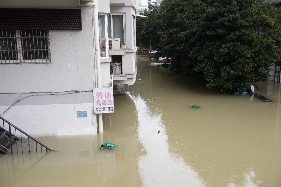 新安江水库泄洪 建德部分城区出现积水