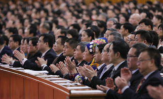 十三届全国人大一次会议举行第五次全体会议