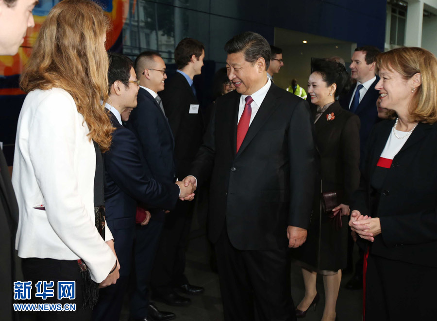 10月21日，国家主席习近平在伦敦参观帝国理工学院。 新华社记者姚大伟 摄